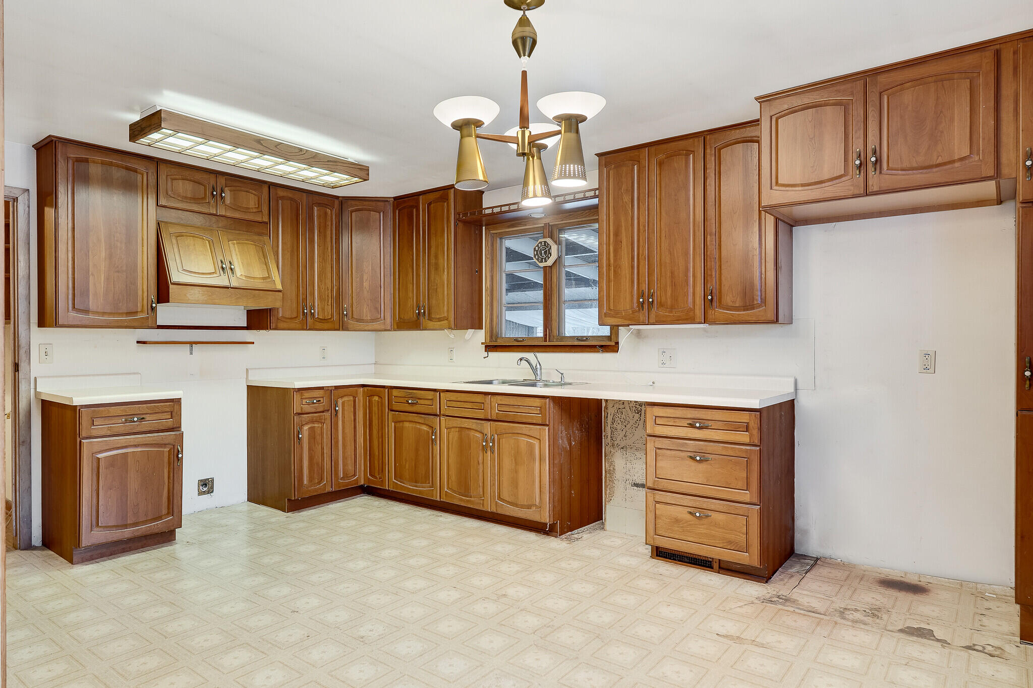 217 Lake Street Holmen, WI 54636 - Photo 8 of 31 Kitchen