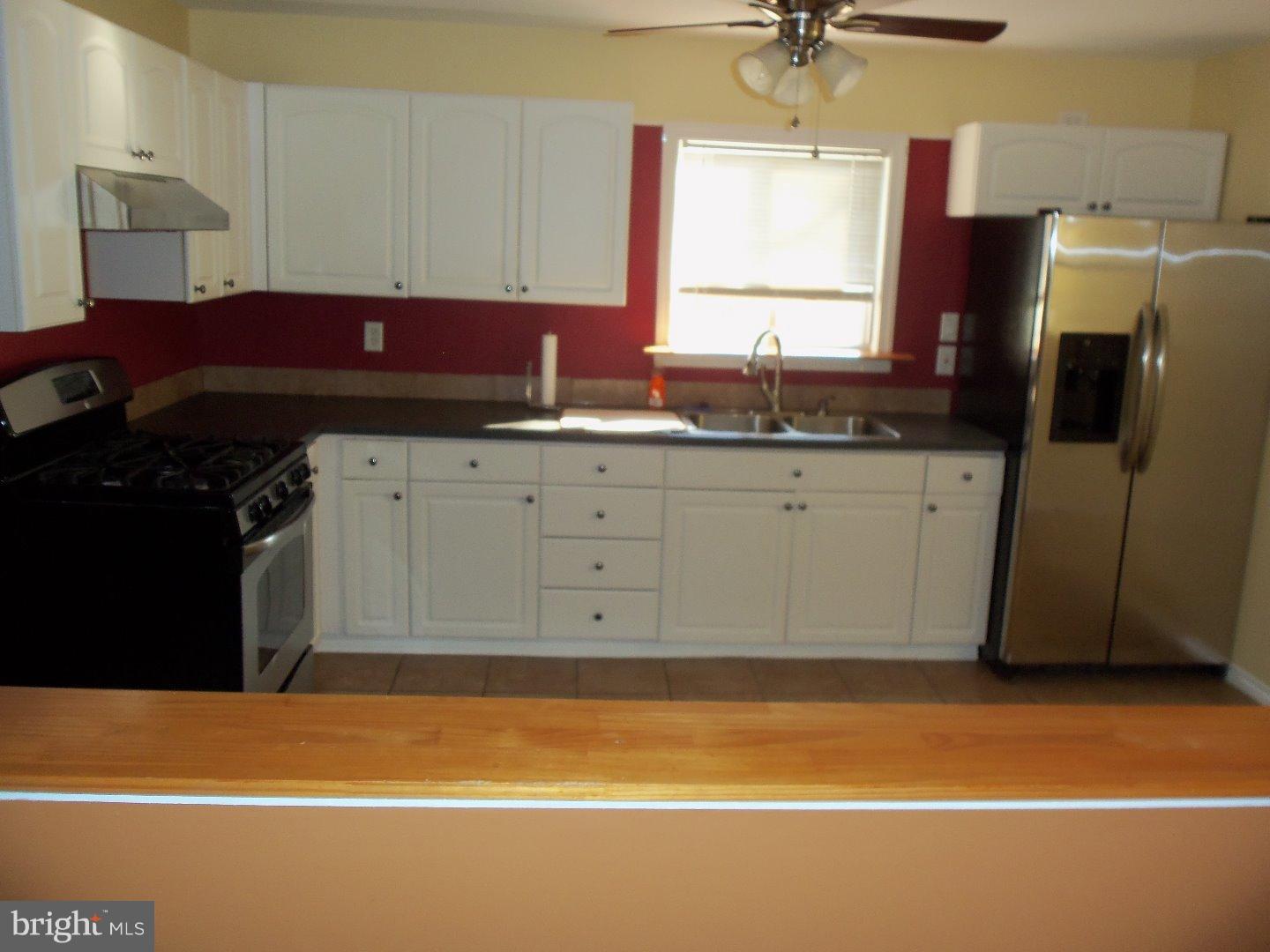 346 Warwick Road Deptford, NJ 08096 - Photo 4 of 10 Kitchen