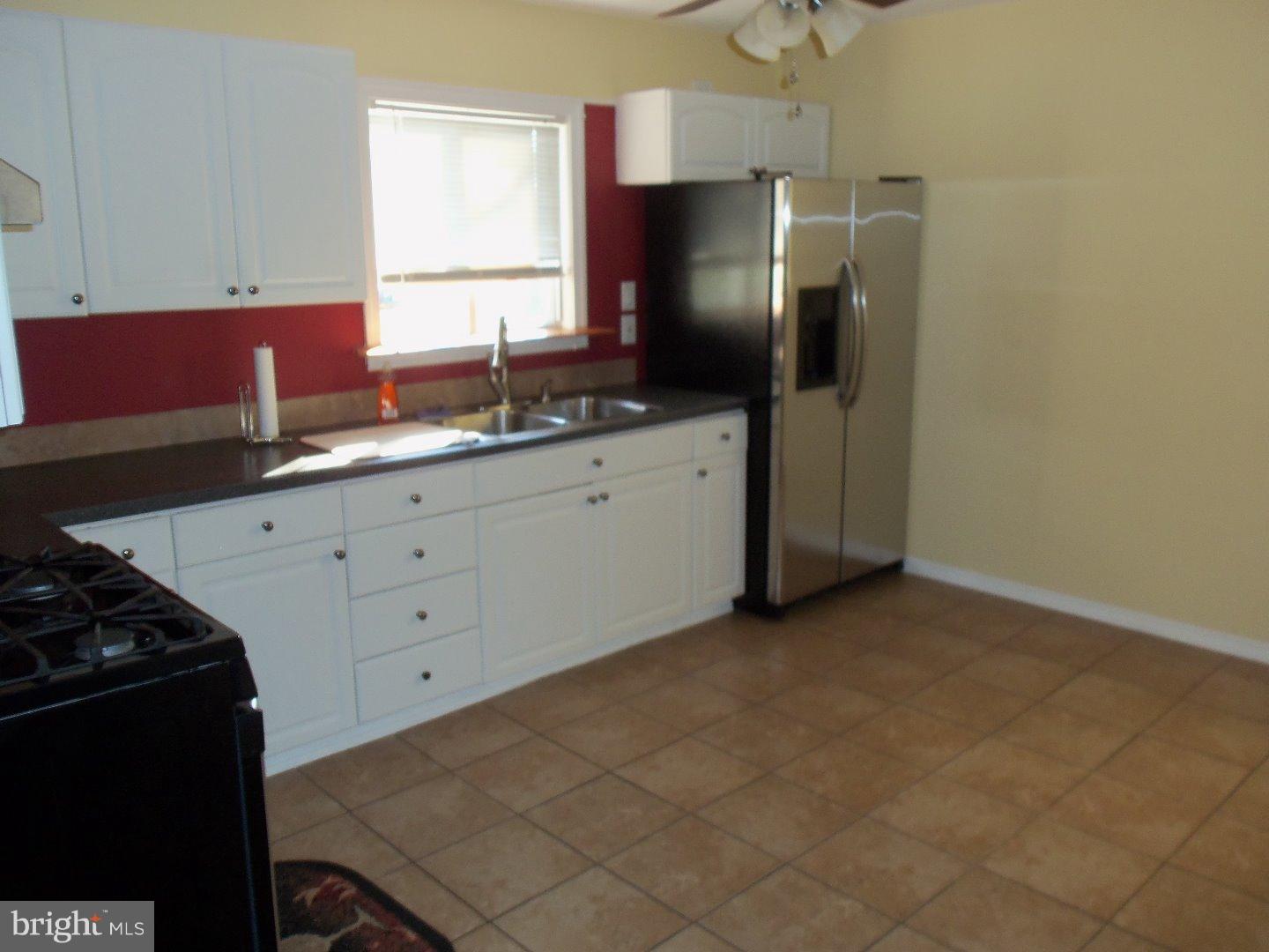 346 Warwick Road Deptford, NJ 08096 - Photo 5 of 10 Kitchen