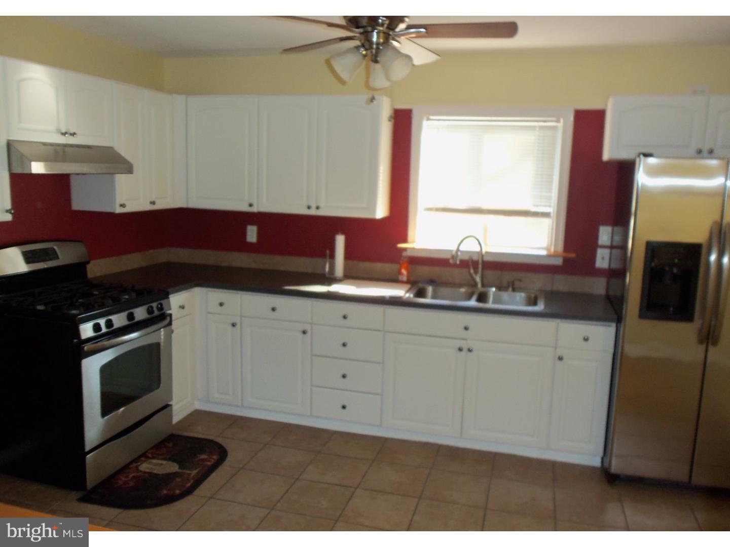 346 Warwick Road Deptford, NJ 08096 - Photo 6 of 10 Kitchen