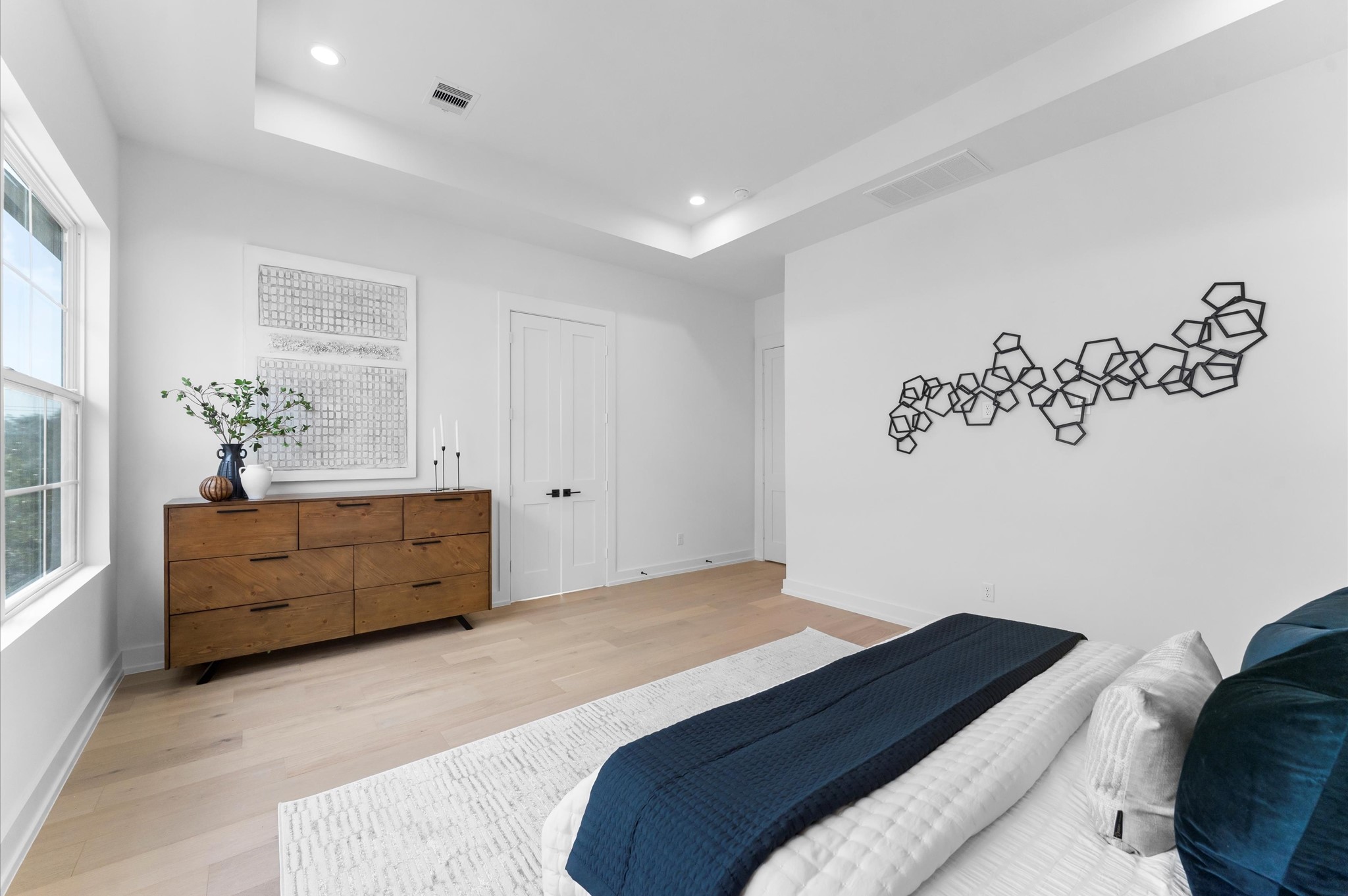 2916 Michaux Street Houston, TX 77009 - Photo 20 of 41 Primary bedroom is truly an owner's retreat.