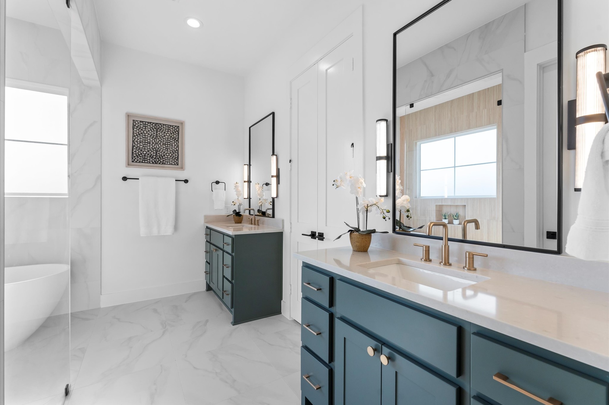 2916 Michaux Street Houston, TX 77009 - Photo 22 of 41 Primary bath features double sinks, curbless shower and separate soaking tub.