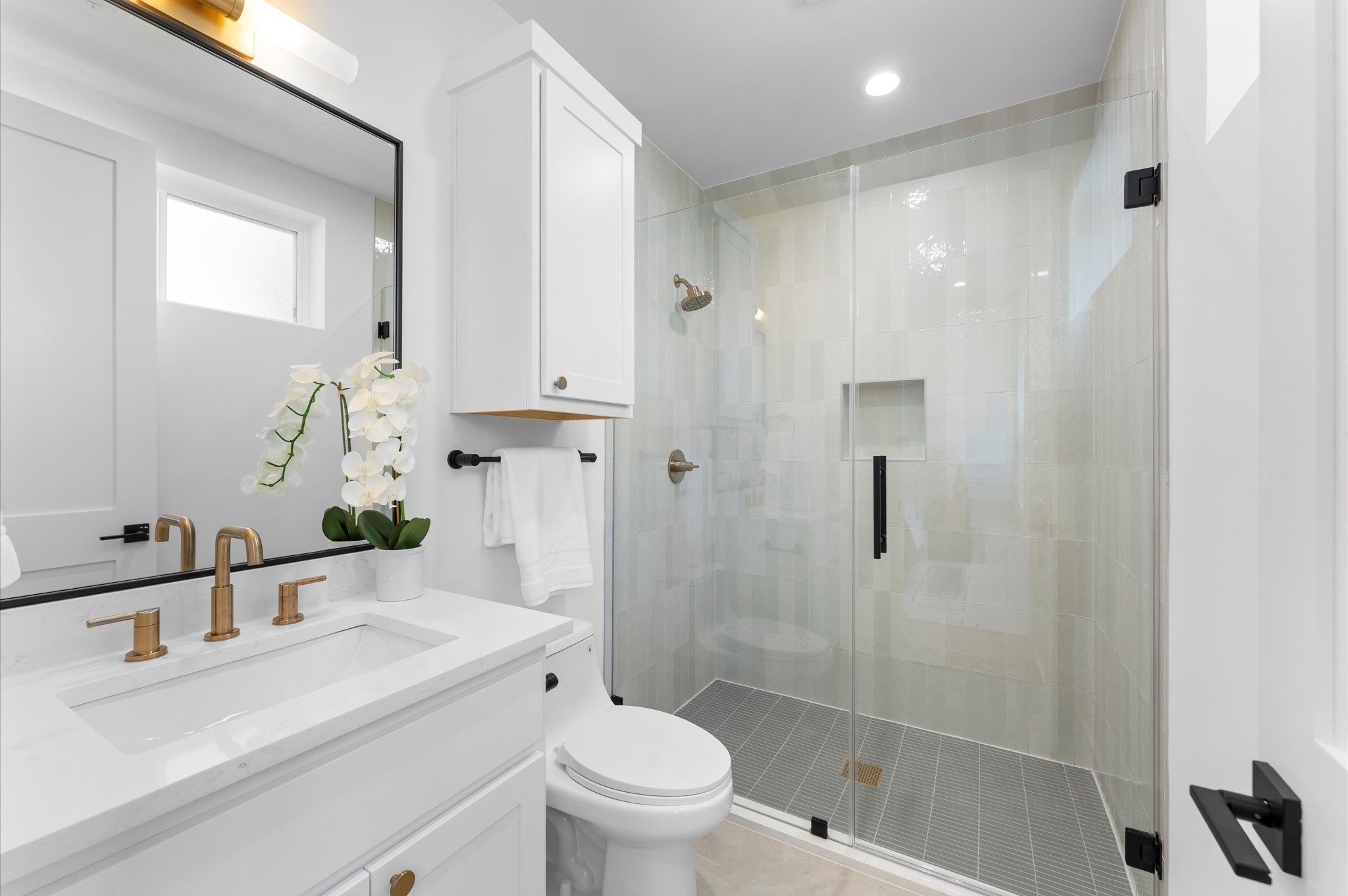 2916 Michaux Street Houston, TX 77009 - Photo 32 of 41 Bathroom off first floor bedroom.