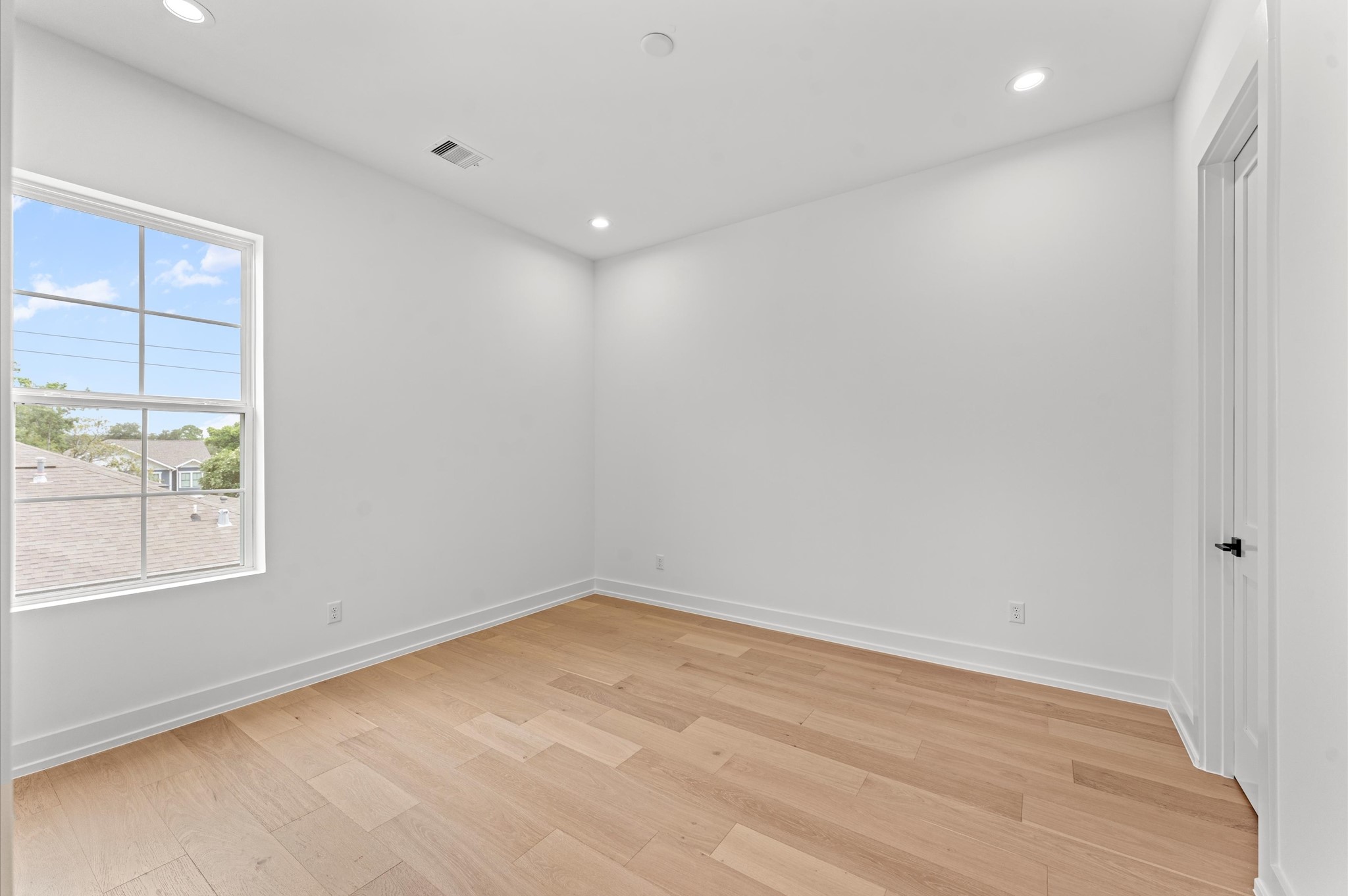 2916 Michaux Street Houston, TX 77009 - Photo 36 of 41 Secondary third floor bedroom.