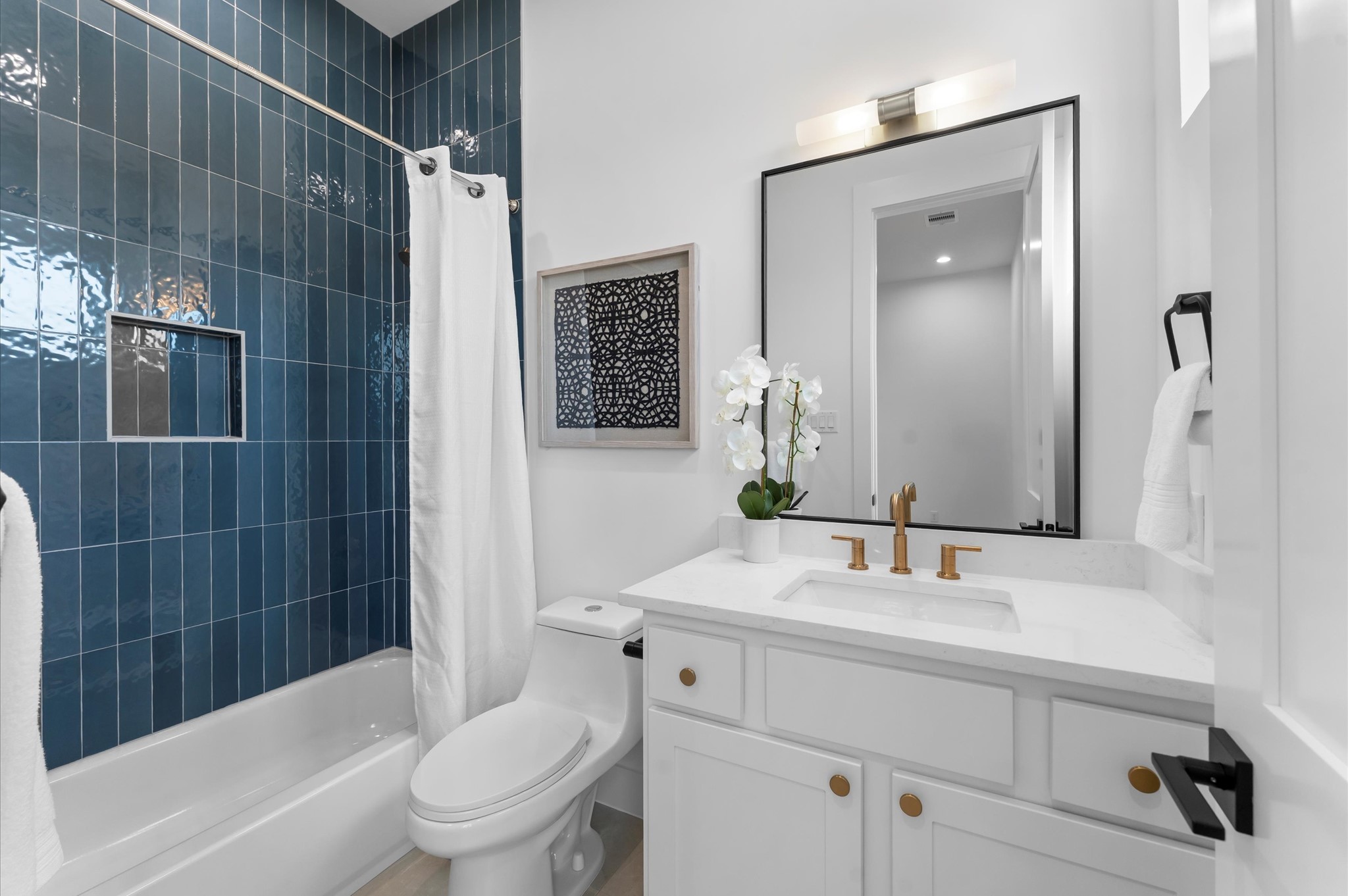 2916 Michaux Street Houston, TX 77009 - Photo 38 of 41 Secondary third floor bathroom.