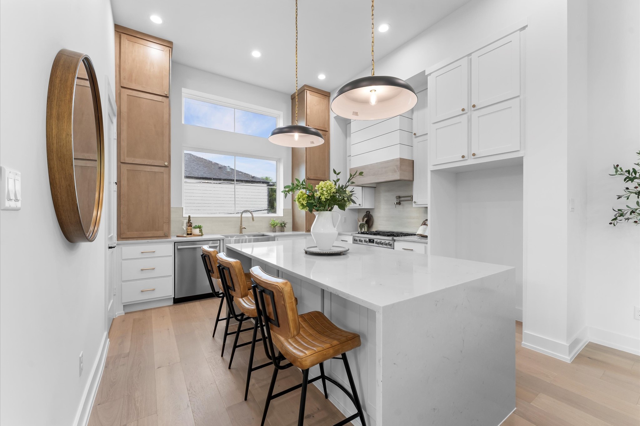 2916 Michaux Street Houston, TX 77009 - Photo 9 of 41 Beautifully appointed kitchen.