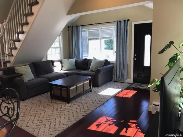 $3,295 | 175 Richmond Boulevard, Ronkonkoma, NY 11779
