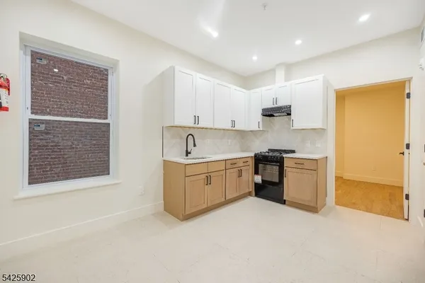 $1,850 | 10 School Street, Unit 2, Passaic, NJ 07055
