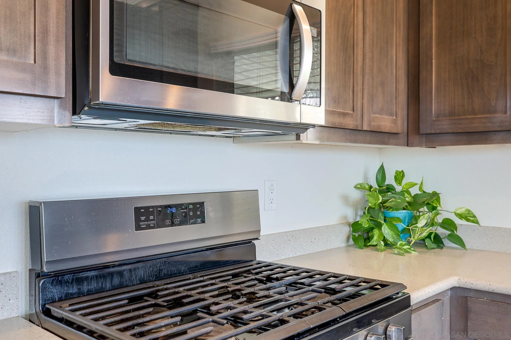250 La Cresta Heights Road, Unit SPC 12 El Cajon, CA 92021 - Photo 16 of 36 a kitchen with a stove and cabinets