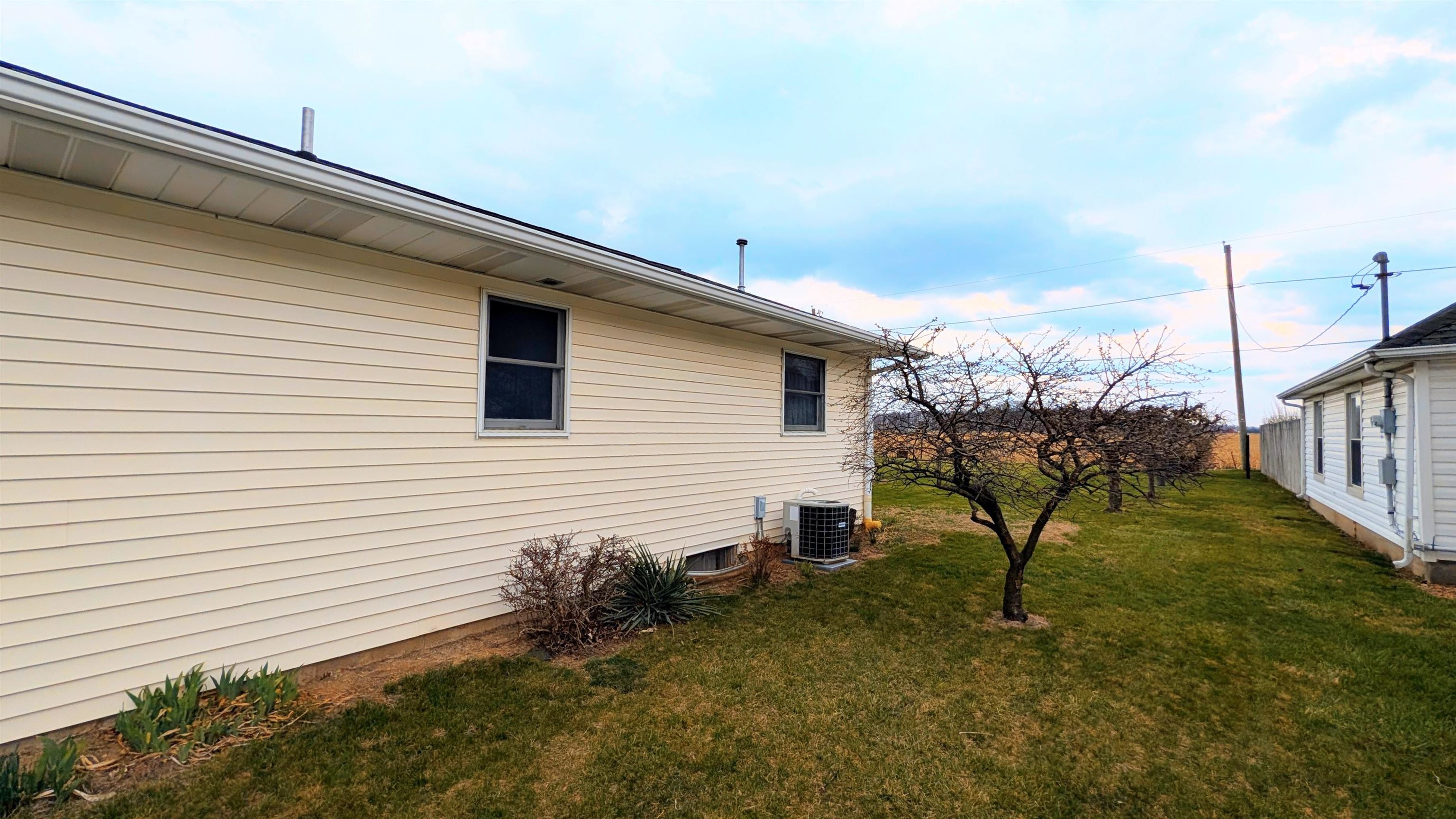 10838 Hoagland Road Hoagland, IN 46745 - Photo 29 of 32