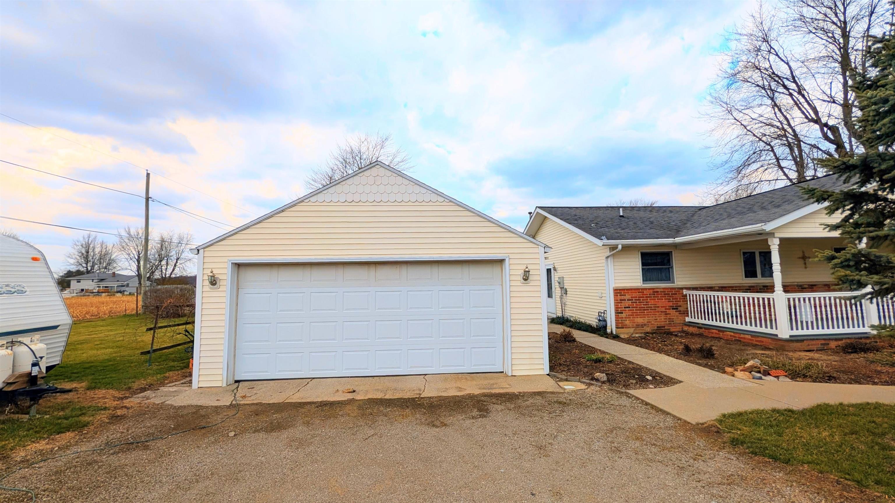 10838 Hoagland Road Hoagland, IN 46745 - Photo 8 of 32