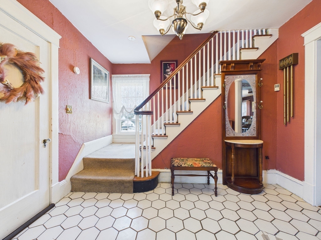 889 High Street Fall River, MA 02720 - Photo 4 of 20