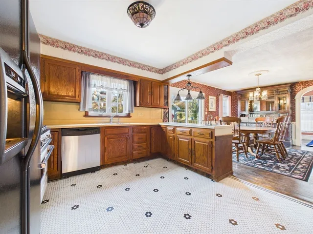 $525,000 | 889 High Street, Fall River, MA 02720