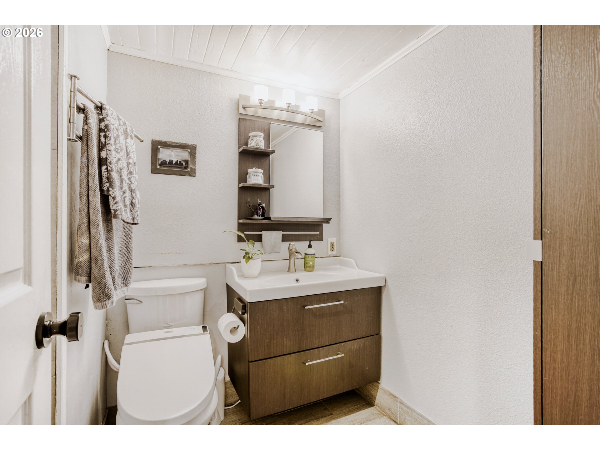 5745 Southwest Old Scholls Ferry Road Portland, OR 97225 - Photo 16 of 30 Bathroom, Attached