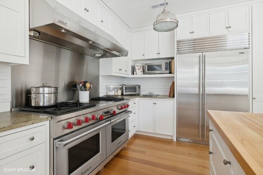 15360 Lakeshore Road Lakeside, MI 49116 - Photo 9 of 51 08_15360LakeshoreRd_177001_Kitchen_LowRe