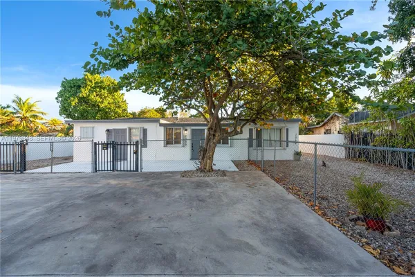 $1,950 | 1064 Northwest 103rd Street, Unit 1066, Miami, FL 33150