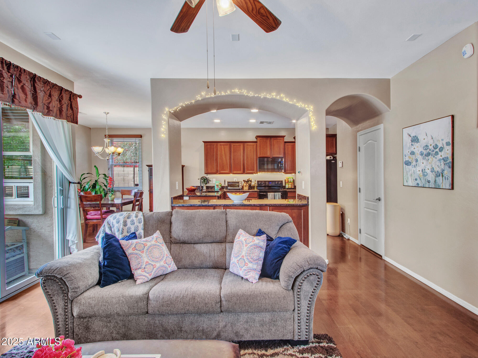 2307 East Pecan Road Phoenix, AZ 85040 - Photo 11 of 45 03-Living-room-(4)