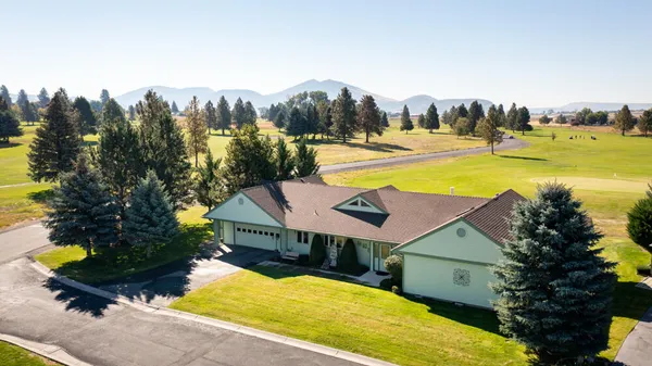 $405,000 | 3418 Shield Crest Drive, Klamath Falls, OR 97603