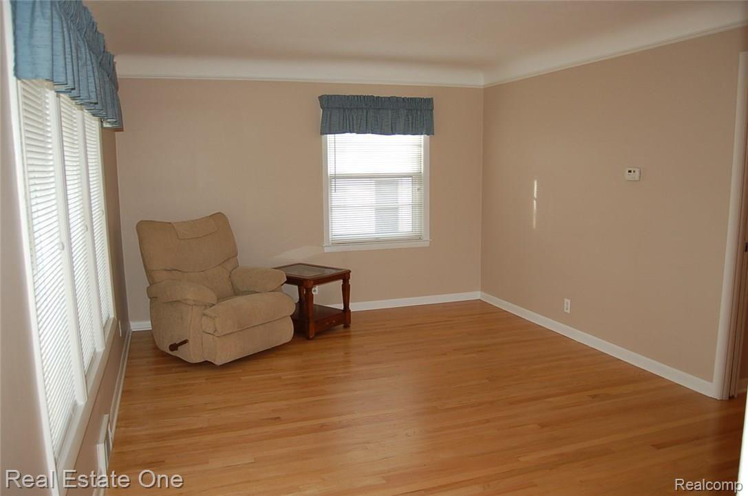 380 Dover Road Waterford, MI 48328 - Photo 3 of 21 380 Dover Rd 037.JPG