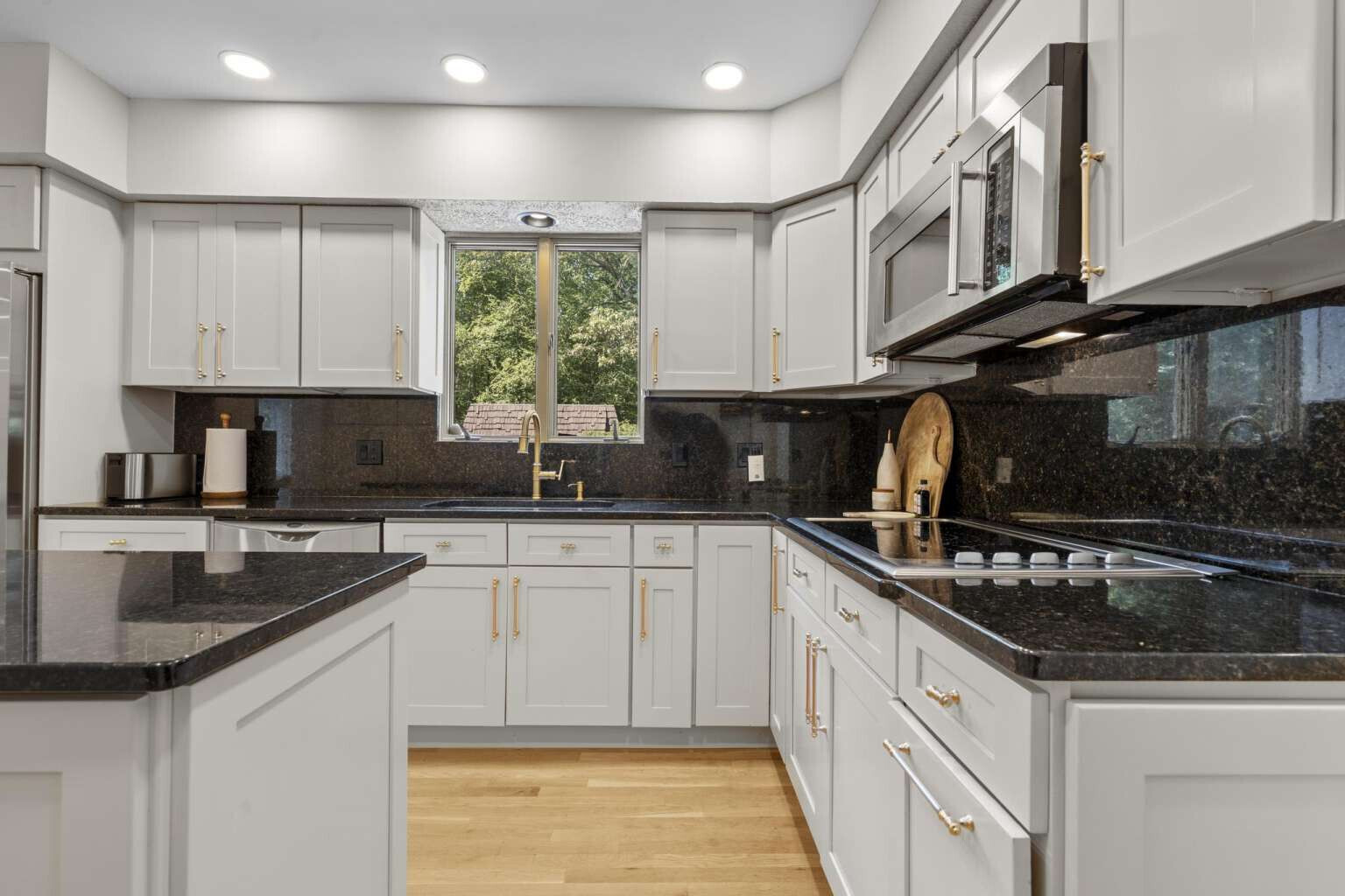 40 Old Quarry Road Woodbridge, CT 06525 - Photo 18 of 39 a kitchen with granite countertop a sink a stove and cabinets