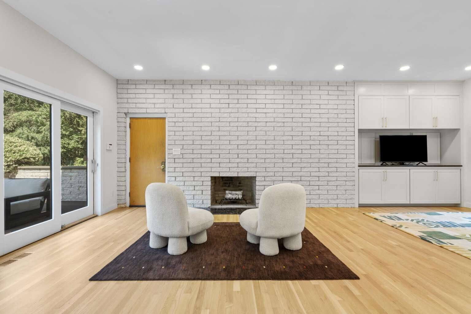40 Old Quarry Road Woodbridge, CT 06525 - Photo 19 of 39 a living room with furniture and a fireplace