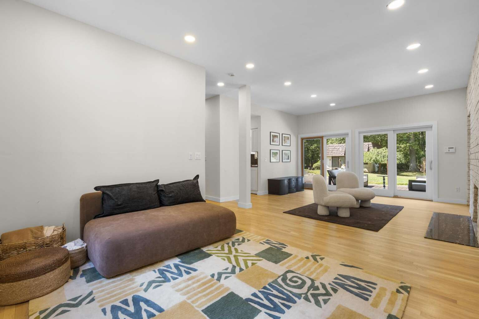 40 Old Quarry Road Woodbridge, CT 06525 - Photo 20 of 39 a living room with furniture and a couch