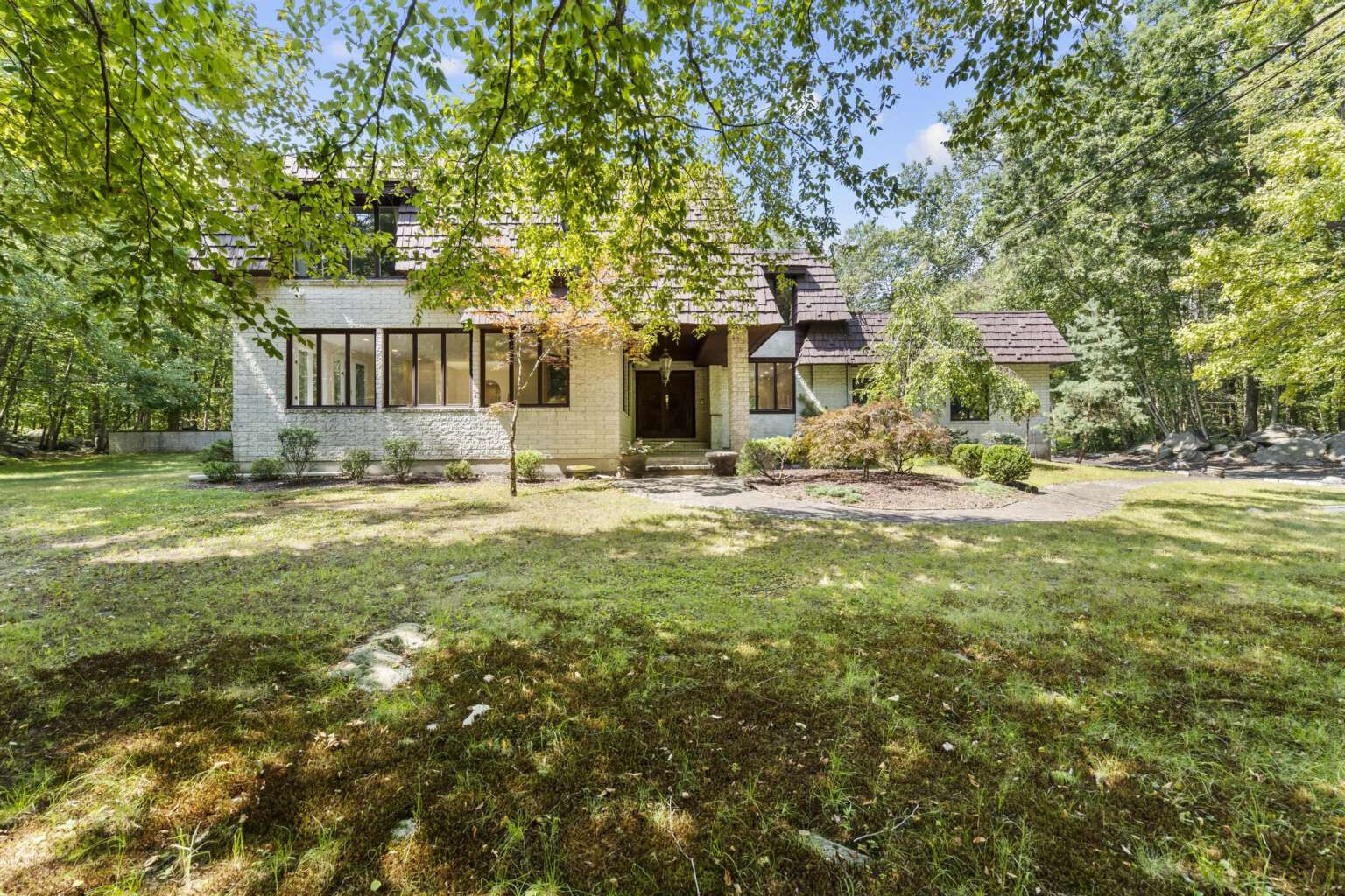 40 Old Quarry Road Woodbridge, CT 06525 - Photo 3 of 39 a view of a house with a yard