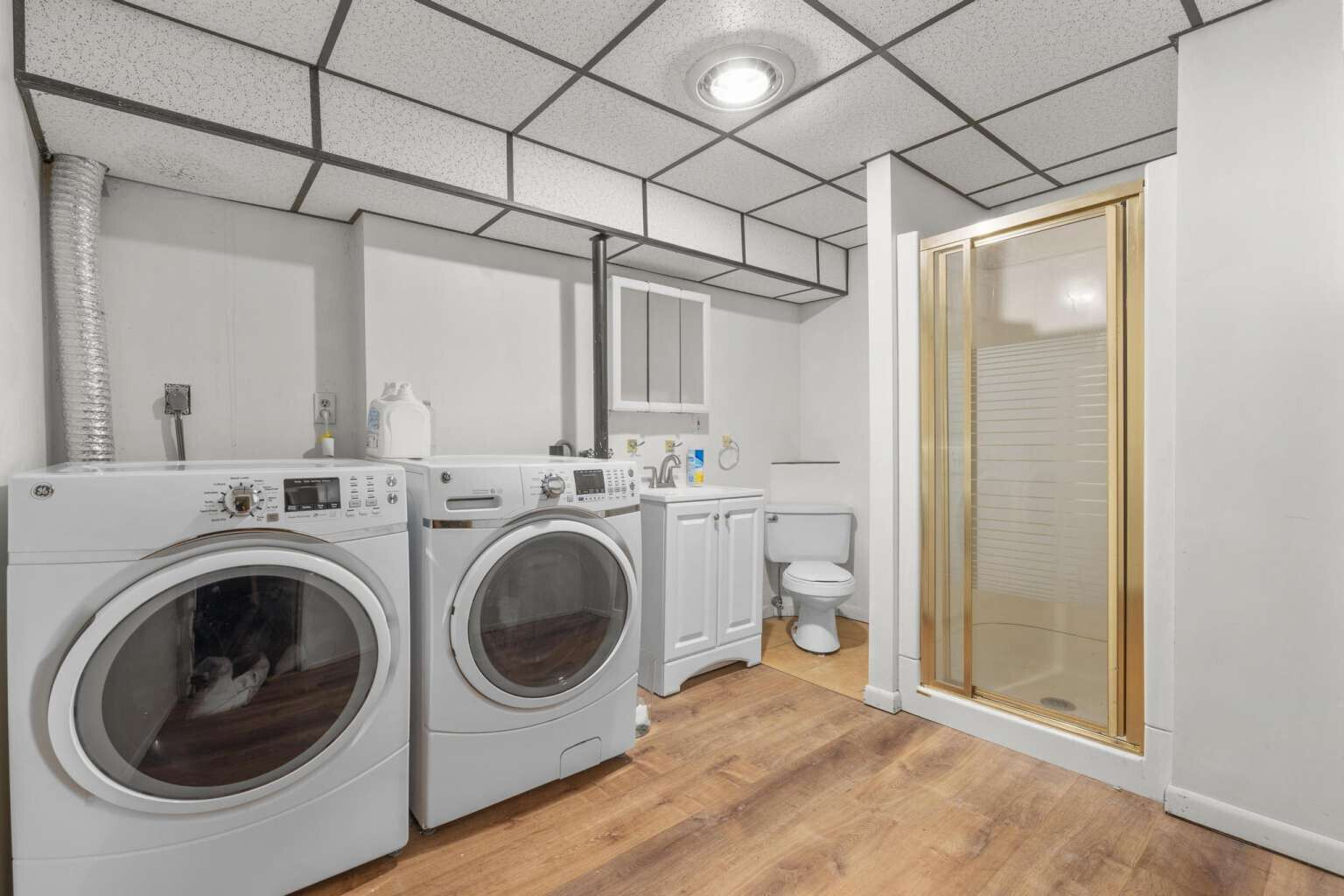 40 Old Quarry Road Woodbridge, CT 06525 - Photo 34 of 39 a view of a storage & utility room with washer and dryer