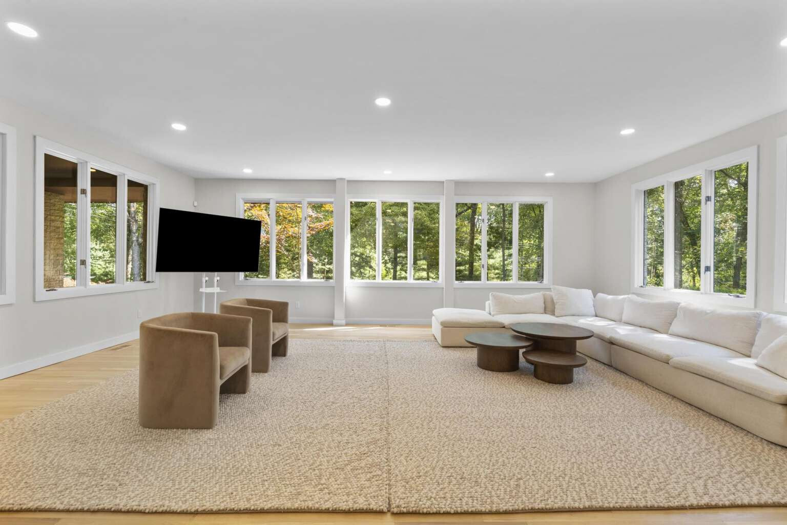40 Old Quarry Road Woodbridge, CT 06525 - Photo 9 of 39 a living room with furniture tv and large window