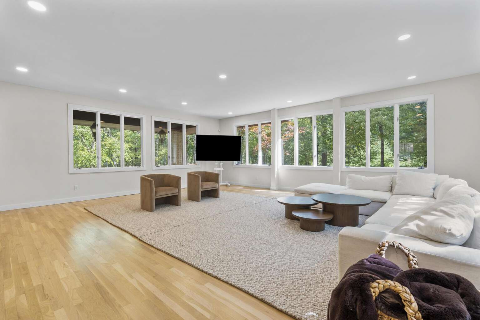40 Old Quarry Road Woodbridge, CT 06525 - Photo 10 of 39 a living room with furniture and large windows