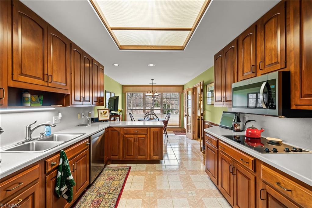 1307 Gilbrook Court High Point, NC 27262 - Photo 11 of 34