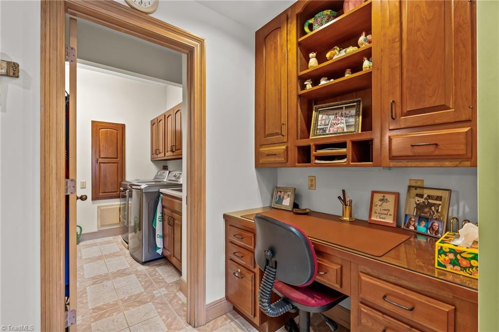 1307 Gilbrook Court High Point, NC 27262 - Photo 13 of 34