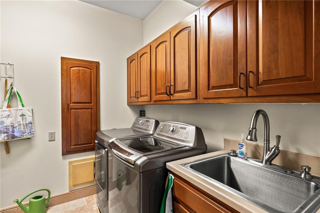 1307 Gilbrook Court High Point, NC 27262 - Photo 14 of 34