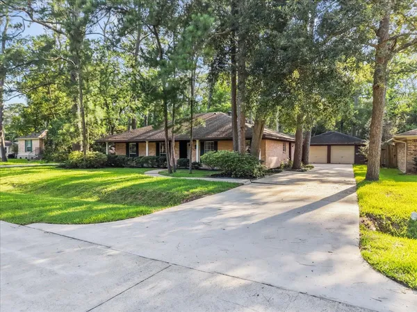 $279,000 | 5207 Longshadow Drive, Dickinson, TX 77539