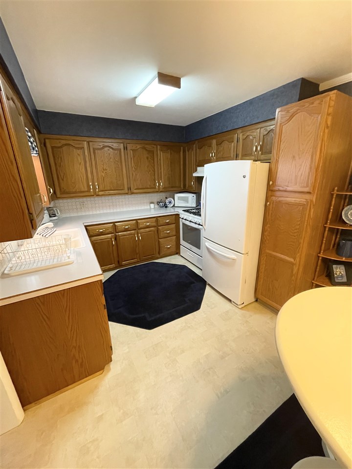 811 South Center Road Saginaw, MI 48638 - Photo 8 of 13 Gallery Image 8