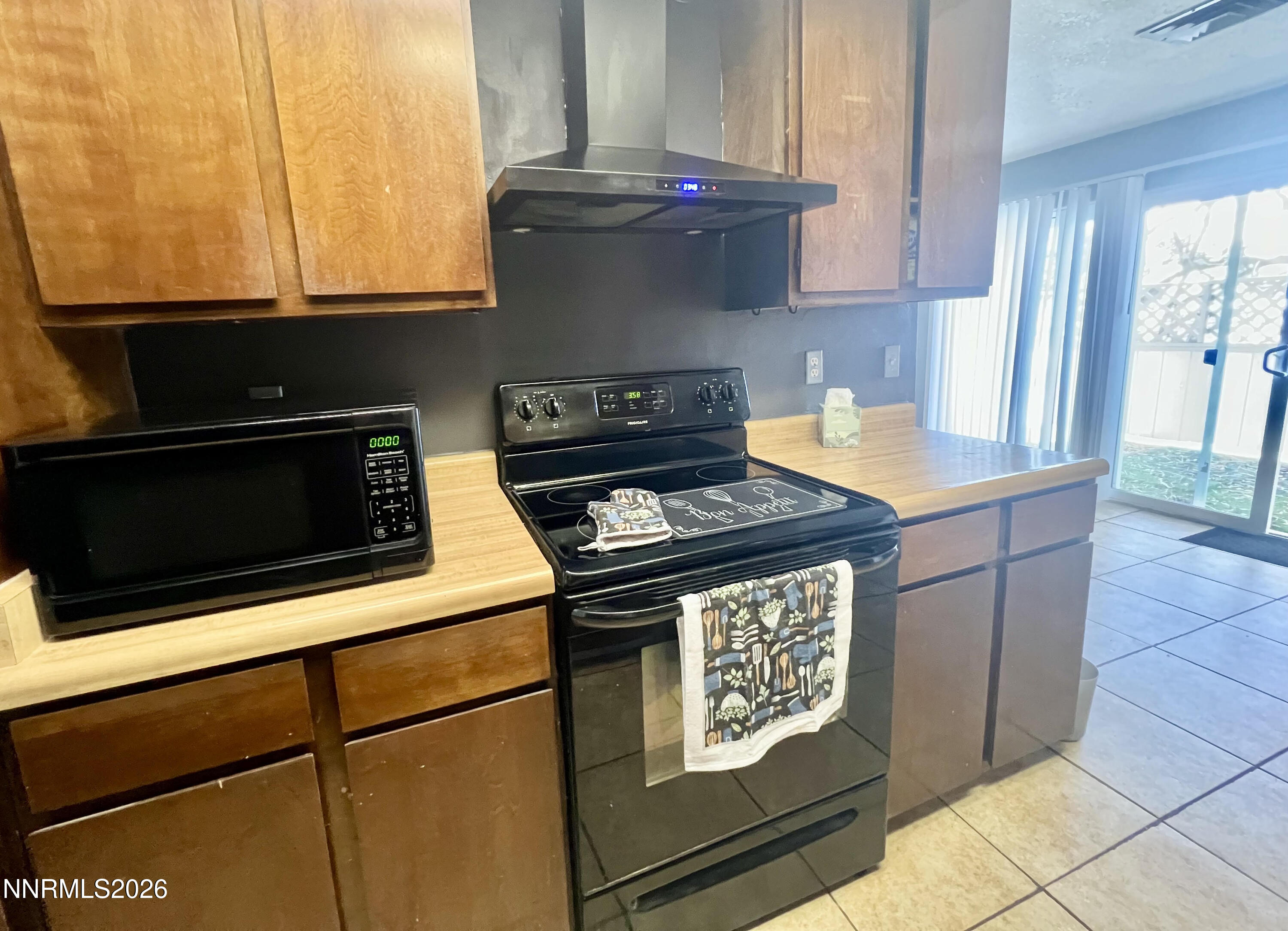 2125 Roundhouse Road Sparks, NV 89431 - Photo 9 of 23 2125 Roundhouse Kitchen stage 3