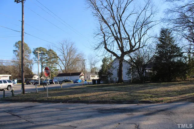 a view of a house with street view