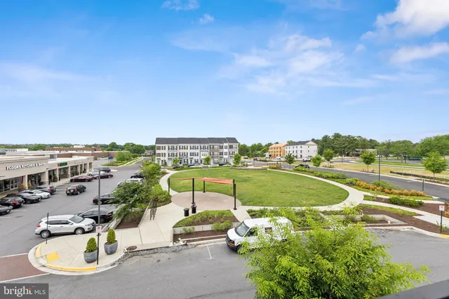 $2,099 | 19520 Village Walk Drive, Unit 3201, Montgomery Village, MD 20886