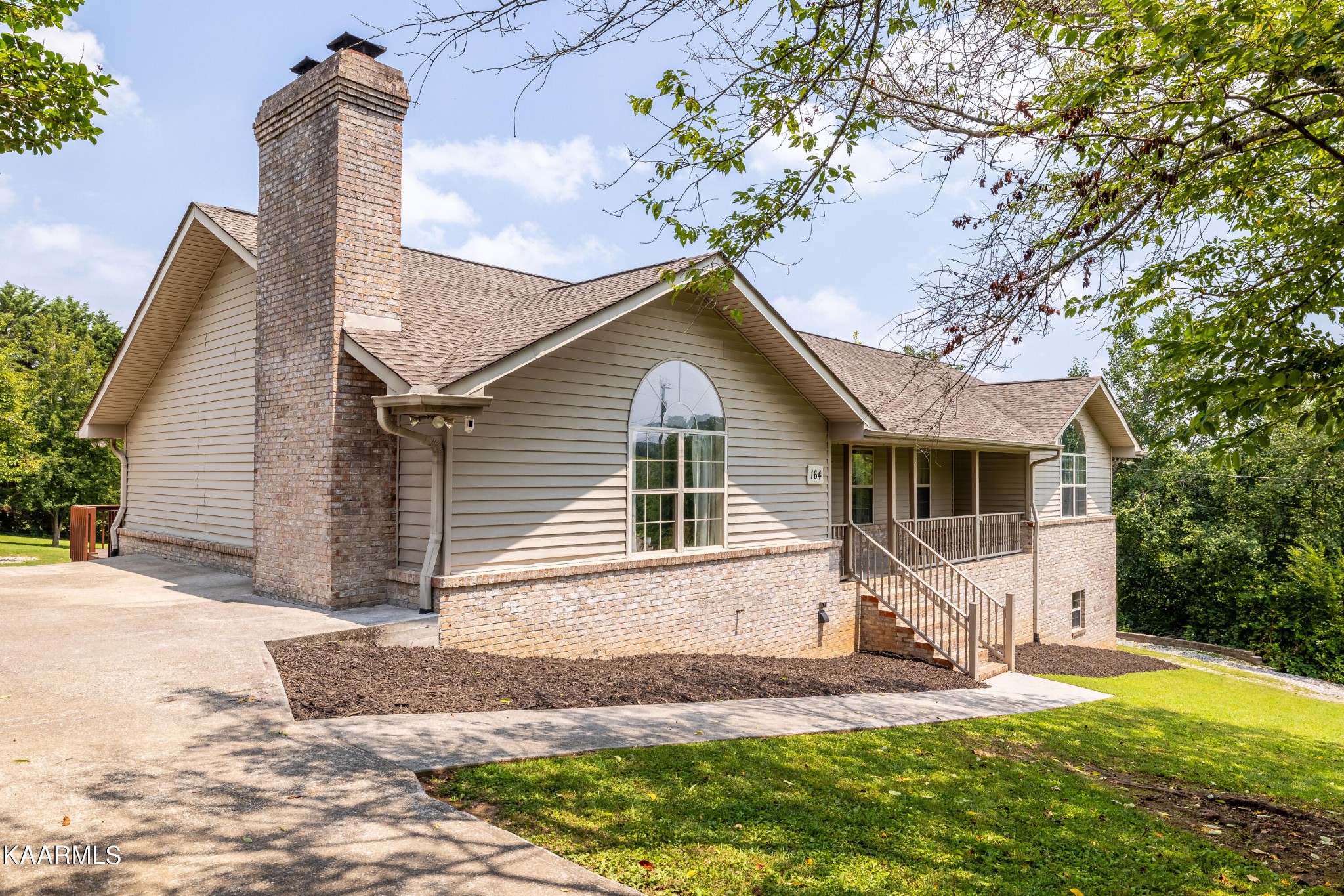 164 Pleasant View Loop Clinton, TN 37716 - Photo 2 of 34 Gallery Image 2