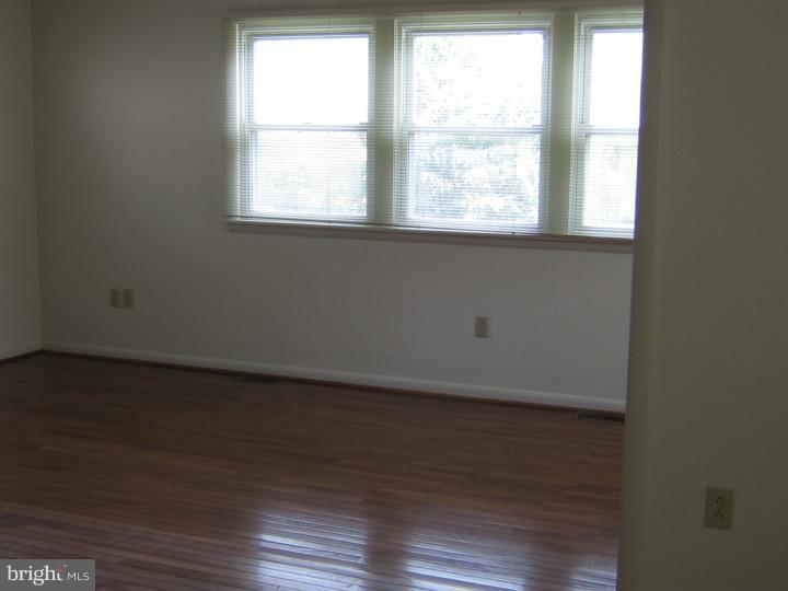723 Rhoads Drive Springfield, PA 19064 - Photo 4 of 9
