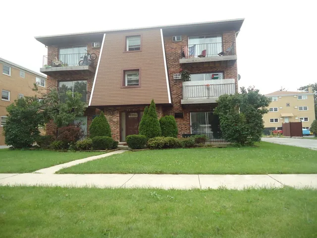 $1,400 | 8149 83rd Place, Unit 1, Justice, IL 60458