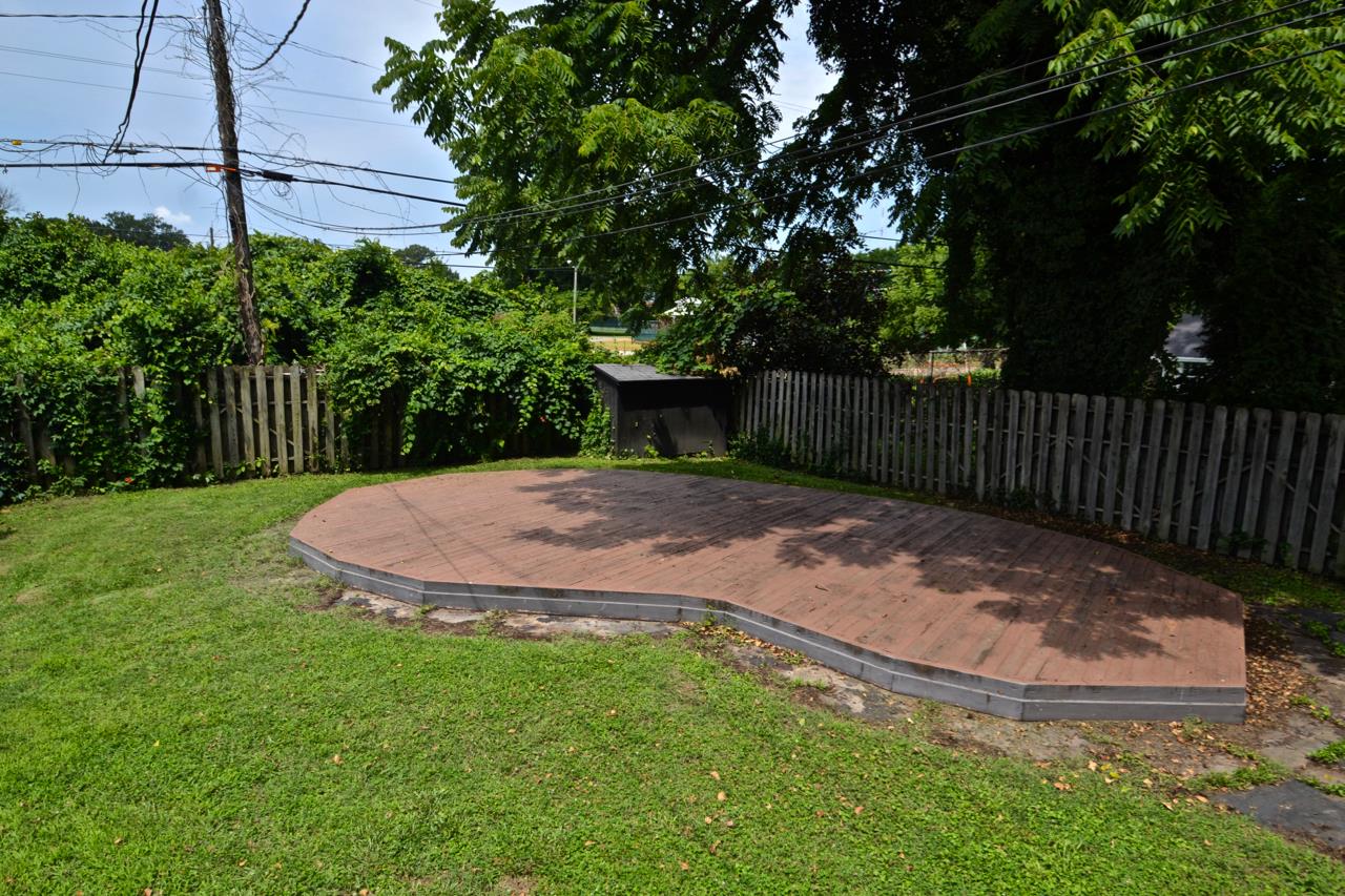 207 Cherokee Road Nashville, TN 37205 - Photo 24 of 24 a view of a backyard with a garden