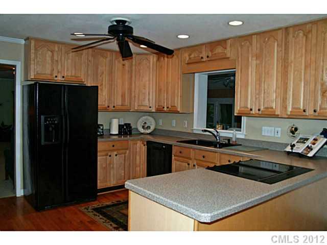 15818 Lake Ridge Road Charlotte, NC 28278 - Photo 6 of 9