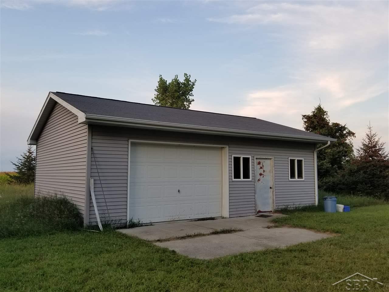 7365 Garfield Road Freeland, MI 48623 - Photo 9 of 29