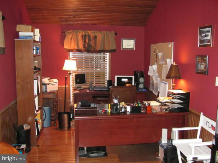 1717 York Road Wyomissing, PA 19610 - Photo 16 of 20 Office / Study