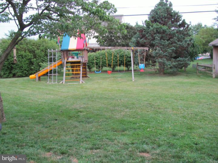1717 York Road Wyomissing, PA 19610 - Photo 19 of 20 Back Yard