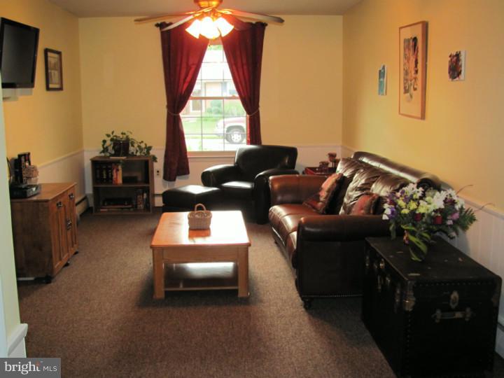 1717 York Road Wyomissing, PA 19610 - Photo 8 of 20 Family Room