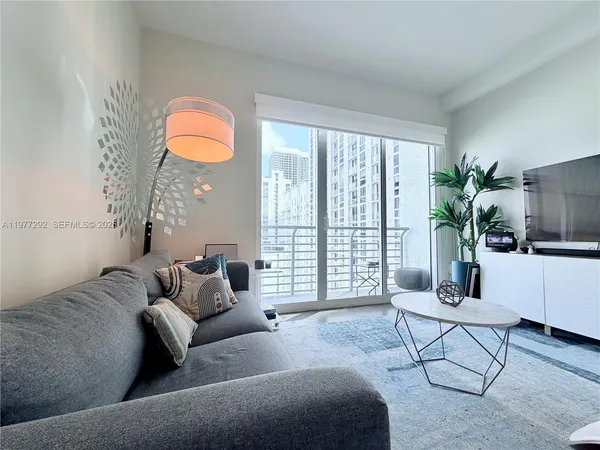 $2,600 | 133 Northeast 2nd Avenue, Unit 2009, Miami, FL 33132