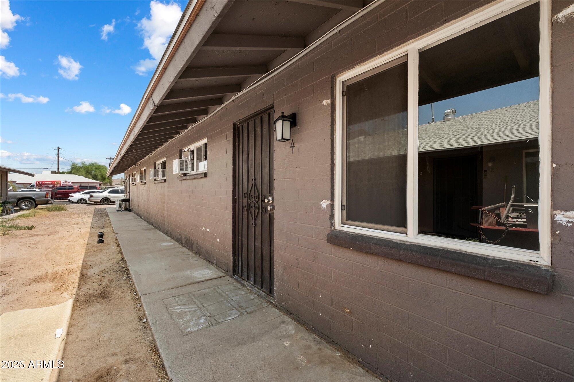 2343 East Pueblo Avenue, Unit 4 Phoenix, AZ 85040 - Photo 2 of 22 01-97788315