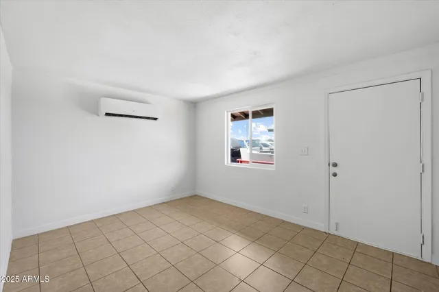 $995 | 2343 East Pueblo Avenue, Unit 4, Phoenix, AZ 85040